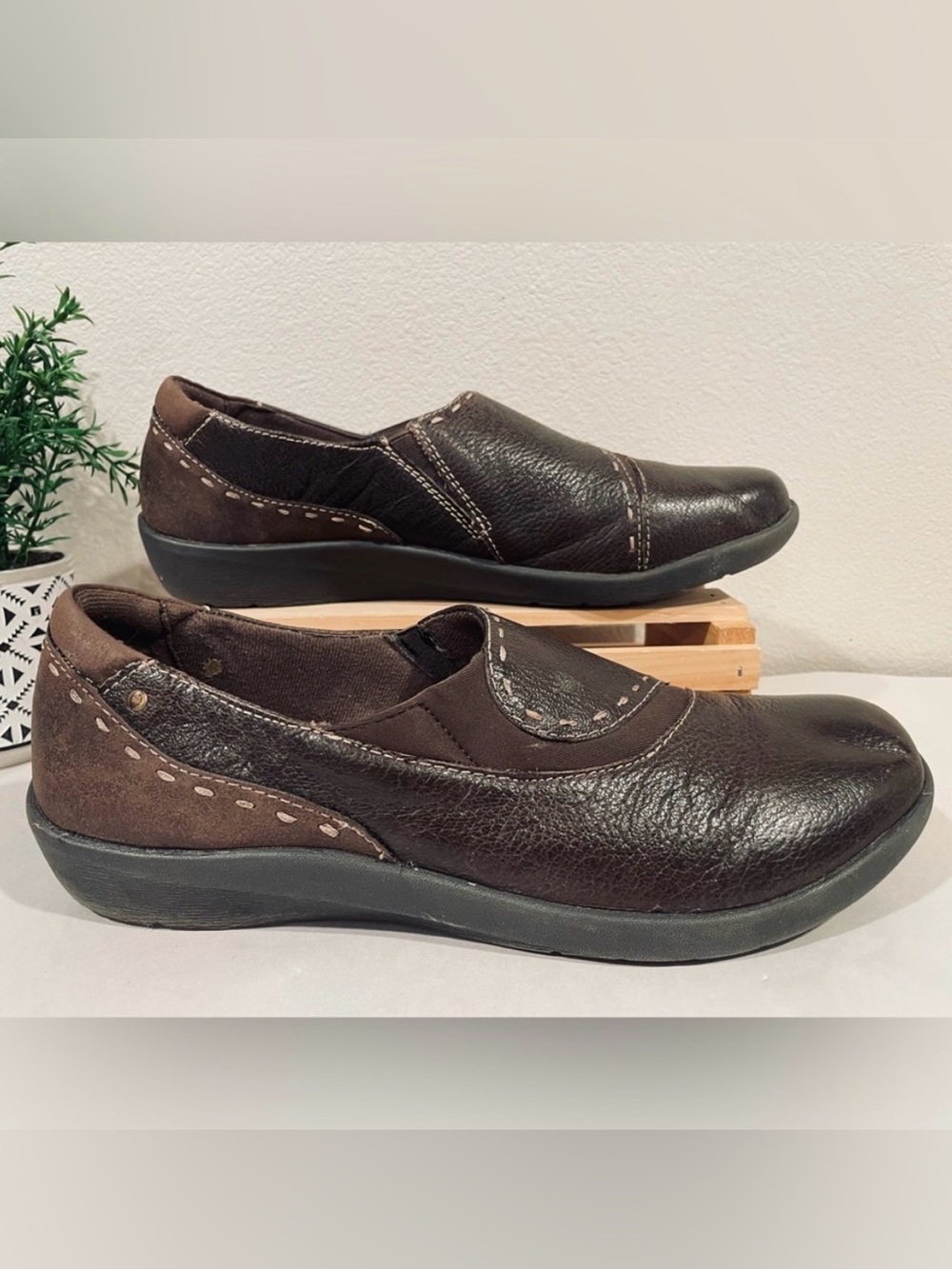 💥3/$50 Earth Origins “Leona” Brown Leather Flats with Cushioned Insole | VGUC